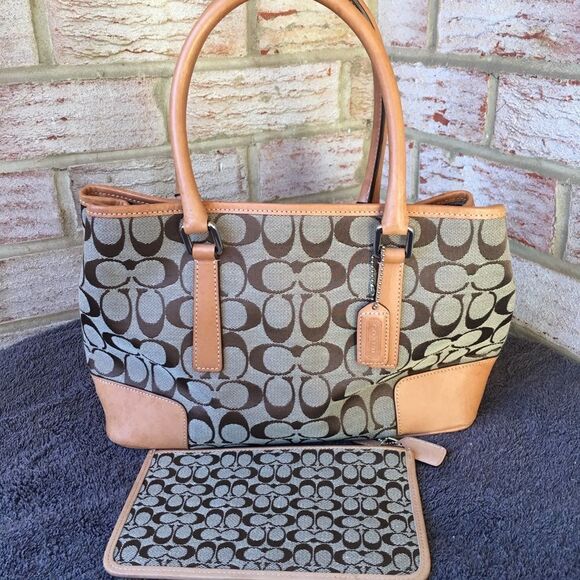 Pre🧡 Coach Purse - Picture 1 of 8